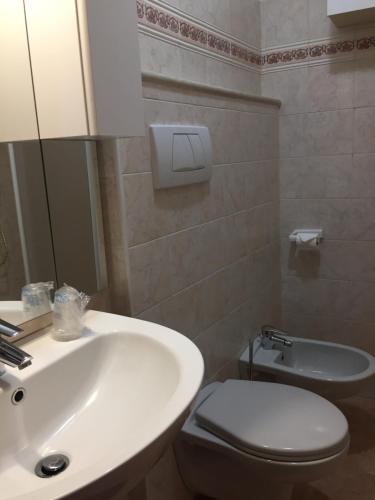 a bathroom with a white sink and a toilet at Borgo Piccolo in Cavaion Veronese