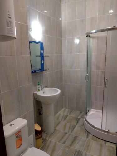 Bilik mandi di Apartments na Beregu
