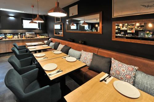 a dining room with wooden tables and chairs at APLEND Vila Olívia in Smokovce