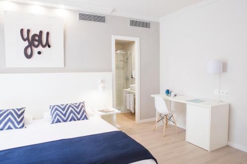 Letto o letti in una camera di Ibersol Antemare - Adults Only