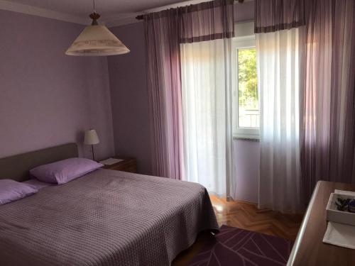 Apartments Mirna with parking