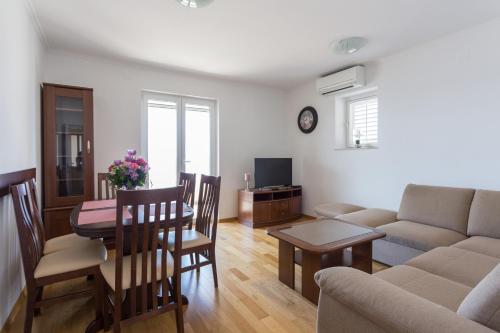 Apartment Jakov i Lucija - Sea View Terrace & FREE PARKING