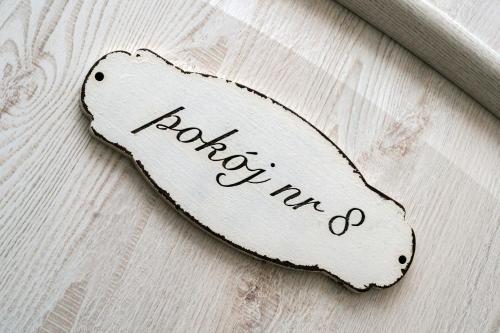 a wooden tag with the words roadmite on a table at Feniks Agro&Spa Adults Only in Świnoujście