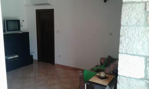 TV a/nebo společenská místnost v ubytování Apartment Tijano