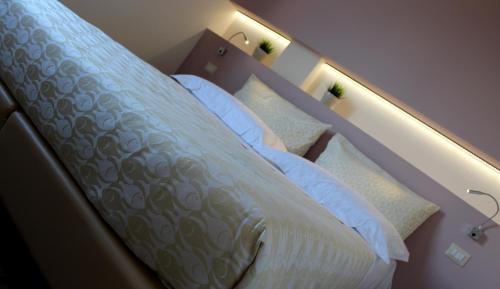 a large bed in a small room in a plane at Hotel De La Ville depandance di Hotel Augustus in Fano