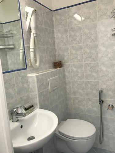 Koupelna v ubytování Hotel Miramare