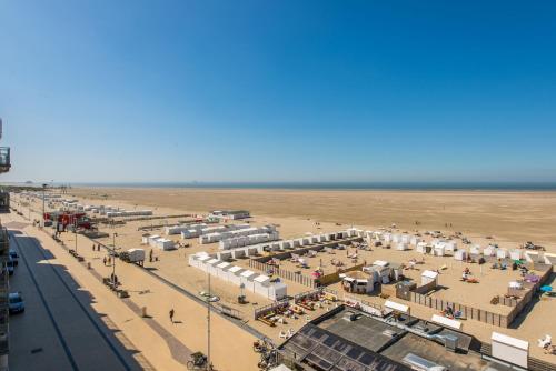 an aerial view of a beach with people and buildings at Seaview Zeebrugge in Zeebrugge