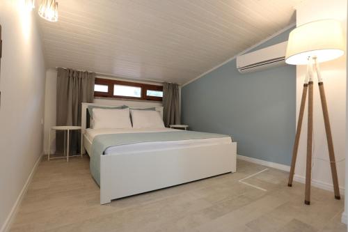 Posteľ alebo postele v izbe v ubytovaní Seaside Suites Akyaka