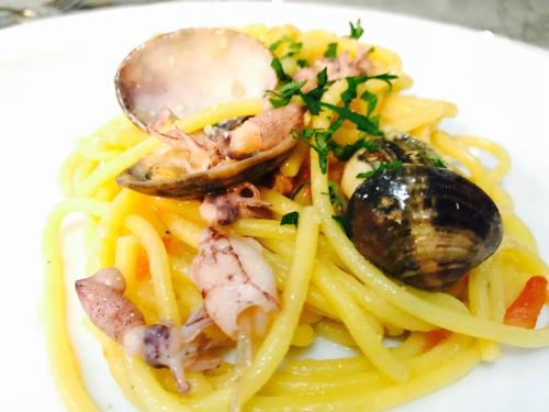 Makanan di atau berdekatan hotel