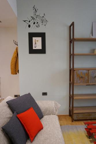 a living room with a couch and a shelf at Interno 10 in La Spezia