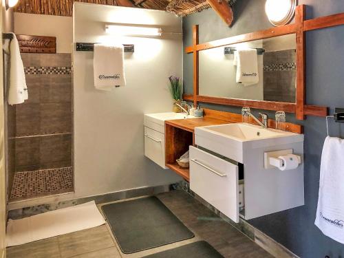 Bilik mandi di Dreamcatcher Lodge