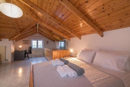 A bed or beds in a room at Villa Status