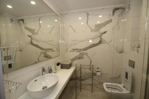 Ένα μπάνιο στο Apartment Angelov