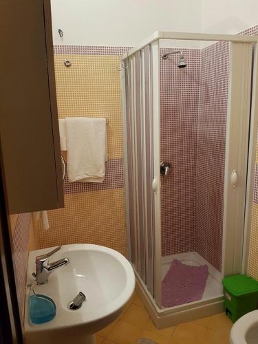 a bathroom with a sink and a shower at Lampedusa Vacanza in Lampedusa