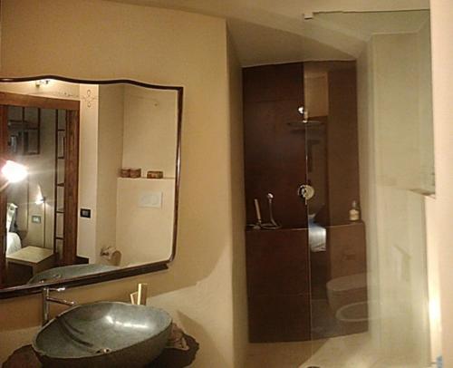 Koupelna v ubytování B&B L'Abric - centro storico di Limonetto