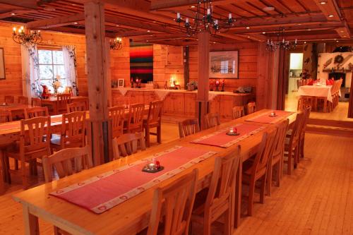 Ресторан / где поесть в Isokenkäisten Klubi - Wilderness Lodge