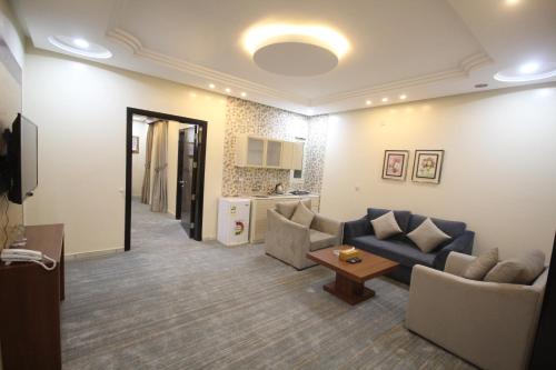 Posezení v ubytování RAF Furnished Hotel Suites