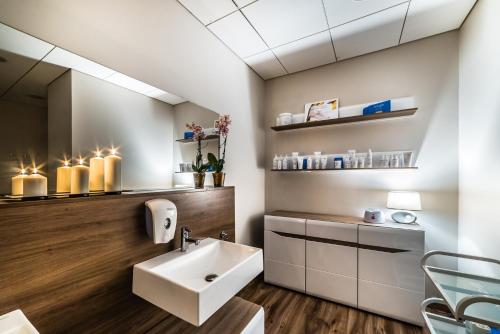 a bathroom with a sink and a mirror at Mercure Karpacz Skalny in Karpacz
