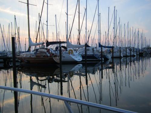 a group of boats are docked in the water at Hotel Kappelner Hof in Kappeln