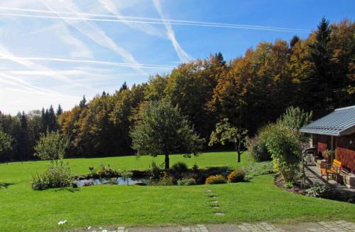 Un jardín fuera de Haus Jägerfleck, Ihre Ferienwohnungen am Nationalpark Bayerischer Wald