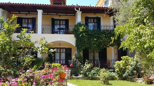 Gallery image of Castello Bellos studios in Keri