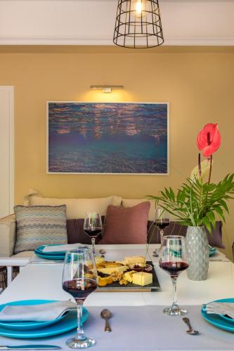 J&V Luxury Suites