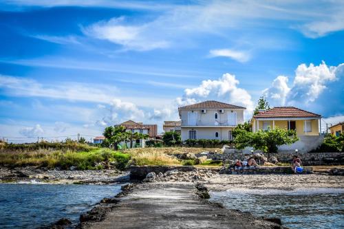 KypseliにあるPelagion II Sea Coral - Beachfront holiday homeのギャラリーの写真