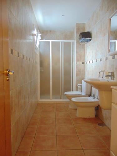 a bathroom with a shower and a toilet and a sink at Be Cotillo Apartment in El Cotillo