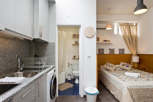 a small bathroom with a bed and a sink at Host Wise - Cozy Quiet Flat - Trindade Station in Porto