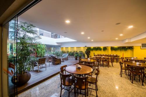 Restoran või mõni muu söögikoht majutusasutuses Hotel Metropolitano