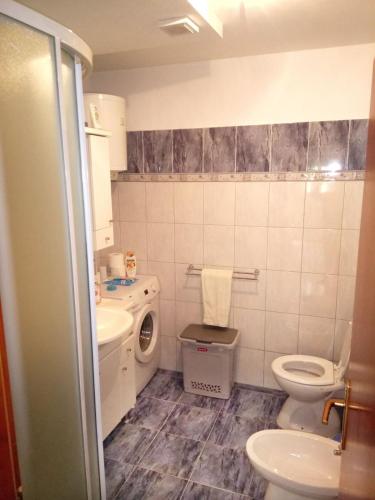 3 bedroom house (6+2), Spinut, Split