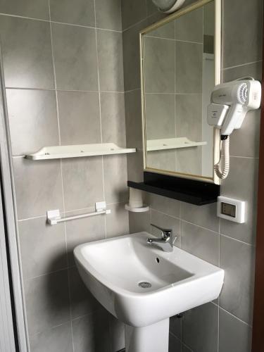 a bathroom with a sink and a mirror at Hotel Franca in Riolo Terme