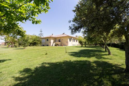 a house in the middle of a field with trees at D&V Casa-Sea in Alghero