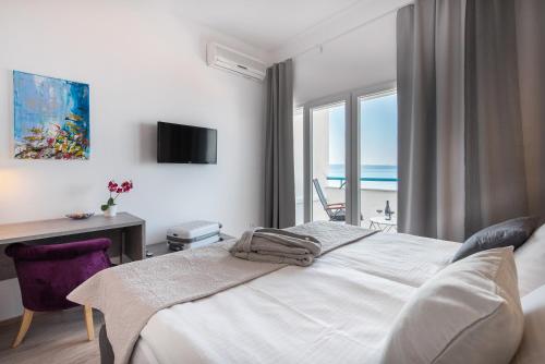 Posteľ alebo postele v izbe v ubytovaní Beachfront Apartments Zanic