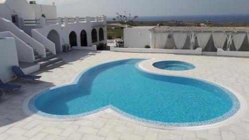 Bazén v ubytování Villa Iliovasilema Santorini nebo v jeho okolí