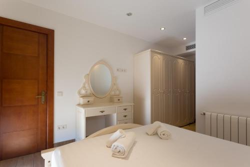 a bedroom with a bed with a mirror and towels at Grand Palace in San Antonio Bay
