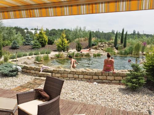 Imagen de la galería de Lake View Apartments near Golf Resort Kunětická Hora, Dříteč, en Pardubice