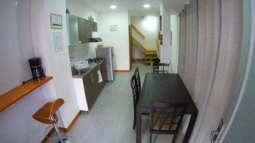 a small kitchen and dining room with a table and chairs at Casa Arena San Andres in San Andrés