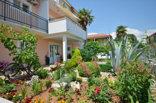 Apartments and Room Zinka
