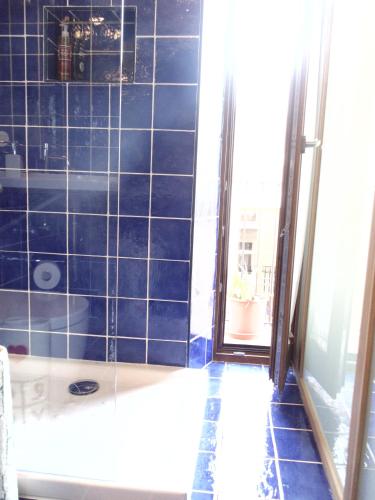 Bilik mandi di Apartamentos 14DeSande