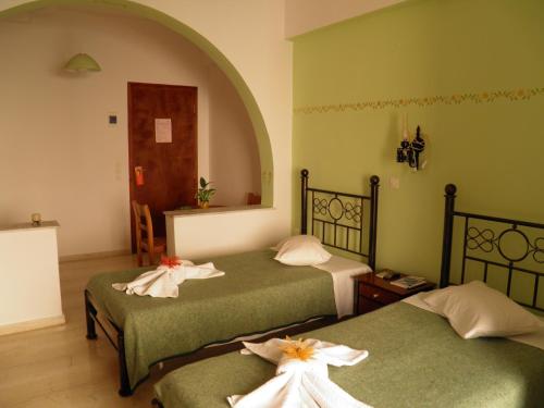 Кровать или кровати в номере Mirsini Pansion