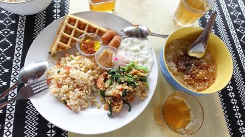 カノムにあるルペヴィラの米盛り合わせ