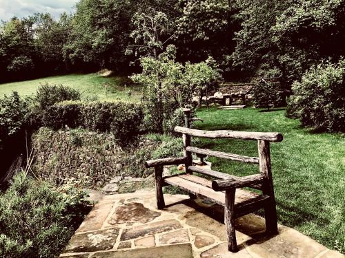 Ein Garten an der Unterkunft Pippo's Little Resort