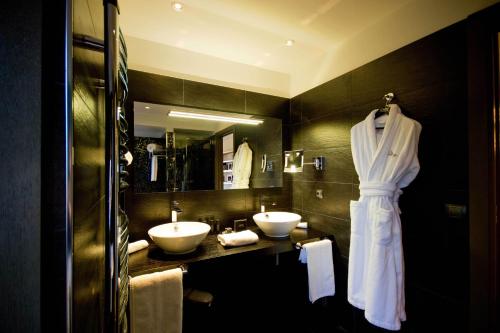 Ett badrum på Le Daya Hotel et Spa