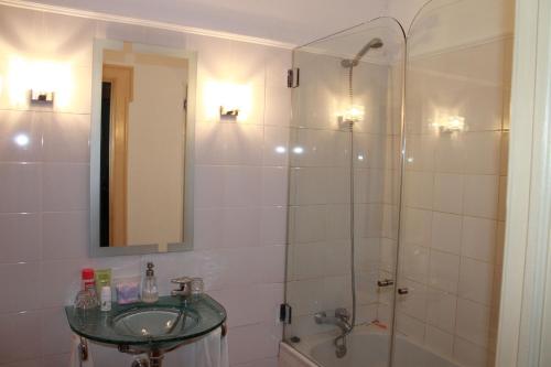 a bathroom with a shower and a sink and a mirror at Casa D. Diogo in Arraiolos