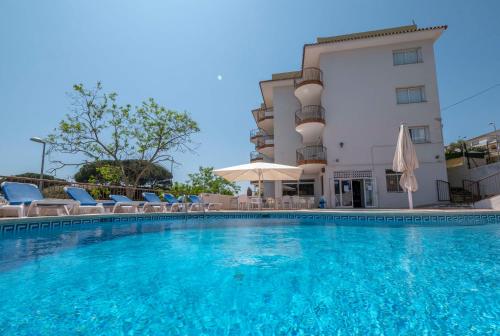 Piscina di Apartamentos AR Muntanya Mar o nelle vicinanze
