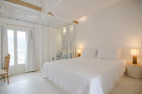 Postel nebo postele na pokoji v ubytování Levantes Ios Boutique Hotel