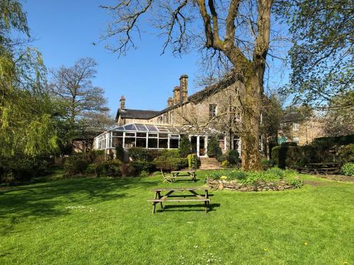 a picnic table in the grass in front of a house at Calf's Head Hotel in Clitheroe