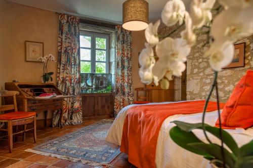 Llit o llits en una habitació de Chambres d'hôtes Domaine de Nazère