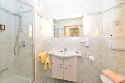 Koupelna v ubytování Landhaus Hubert's Hüs